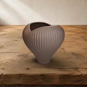 Vaso Love in colore Dark Brown